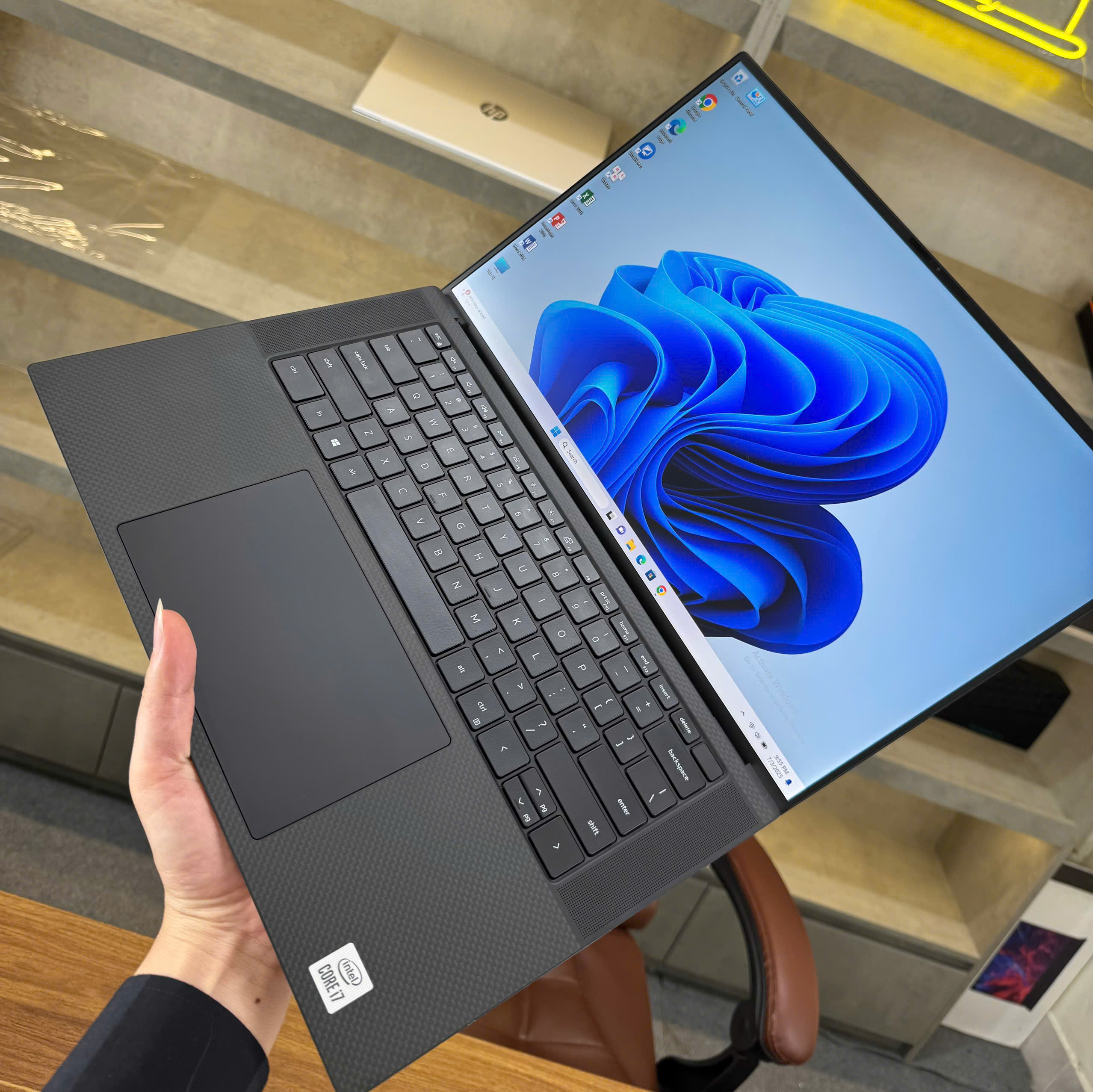 z6769304602500_978c8938a8db48edf074fe91747a22eb